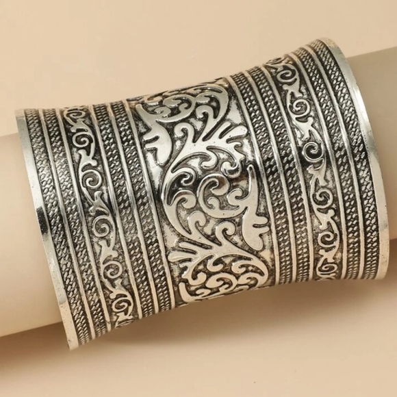 Metal bangle - Picture 1 of 2